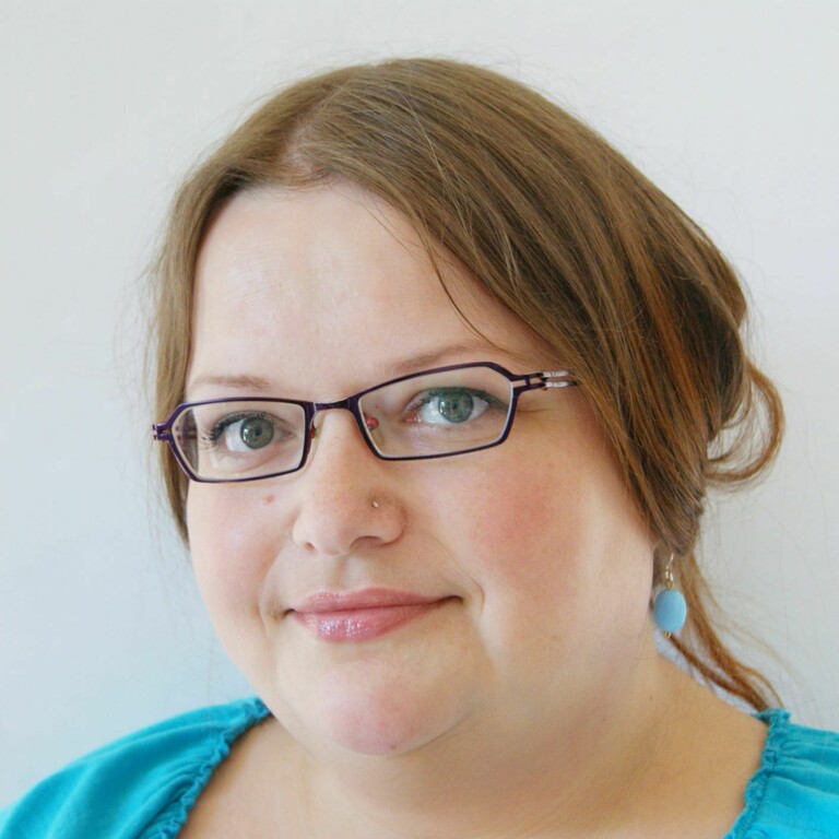 A head shot of Carina envoldsen harris smiling.