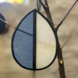 A glass mosaic leaf decoration